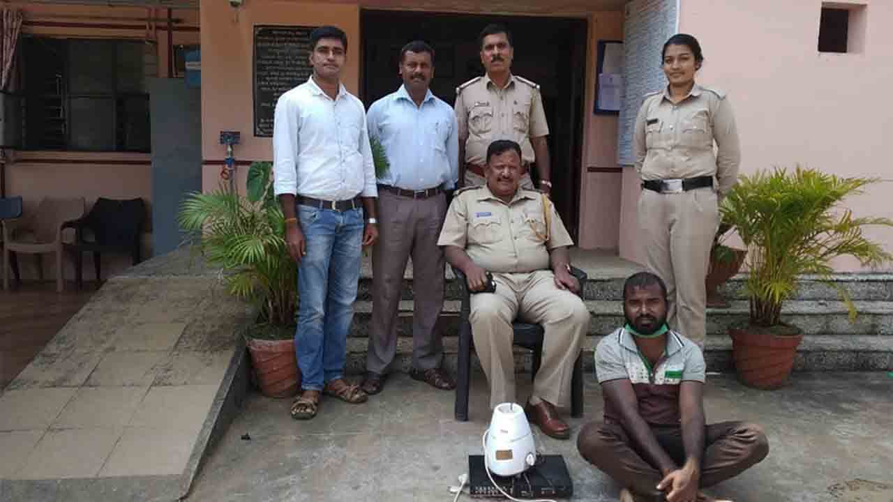 ತಂದೆಯ ಮಿಕ್ಸಿ, DVD ಪ್ಲೇಯರ್ ಕದ್ದೊಯ್ದ ಪುತ್ರ ಜೈಲುಪಾಲು! ತಂದೆಯ ಮಿಕ್ಸಿ, DVD ಪ್ಲೇಯರ್ ಕದ್ದೊಯ್ದ ಪುತ್ರ ಜೈಲುಪಾಲು!