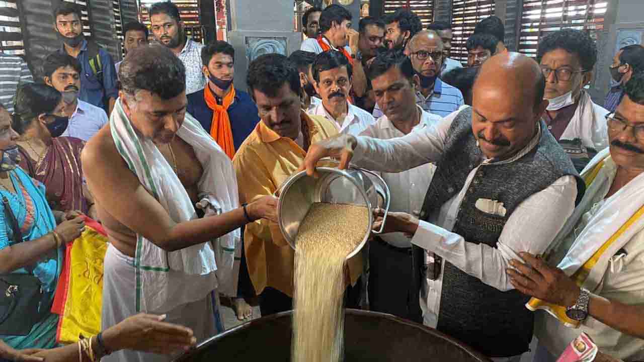 ಇದು ಮೋದಿ ದೇಶ, ದೇಗುಲದಲ್ಲಿ ನೀವ್ಯಾಕೆ ಕೊಪ್ಪರಿಗೆ ಇಟ್ಟಿರಿ? ಮೊಯಿದ್ದೀನ್ ಬಾವಾಗೆ ಬೆದರಿಕೆಯ ಕರೆ