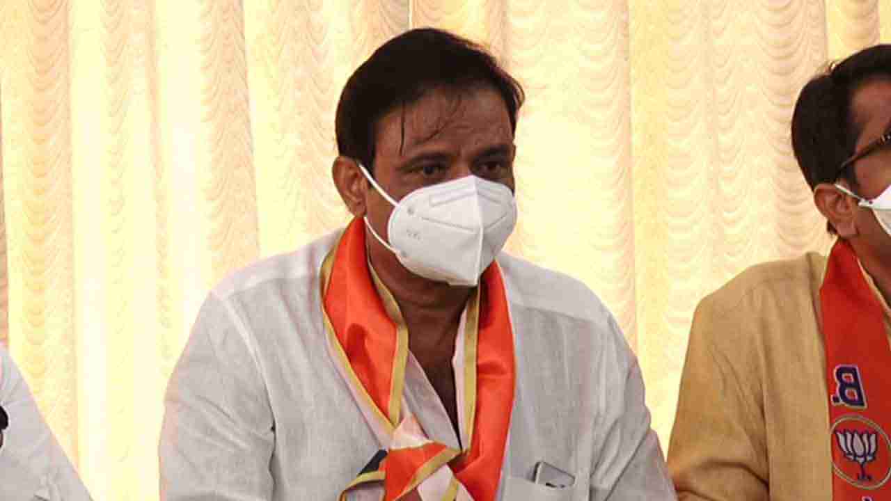 ವೋಟರ್ ID ಪಡೆದು ಹಣ ಹಂಚಿಕೆ ಆರೋಪ: ಬಿಜೆಪಿ ಅಭ್ಯರ್ಥಿ ಮುನಿರತ್ನ ವಿರುದ್ಧ FIR ದಾಖಲು