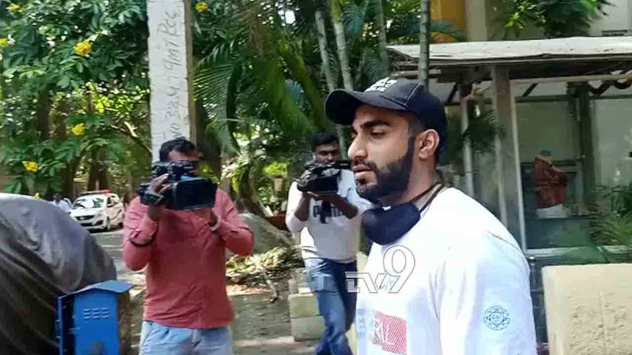 ತಪಾಸಣೆ ಮುಗಿಸಿ.. ಬೆಂಗಳೂರಿನತ್ತ ಮುತ್ತಪ್ಪ ರೈ ಪುತ್ರ ರಿಕ್ಕಿ ರೈನನ್ನು ಕರೆತಂದ CCB ತಪಾಸಣೆ ಮುಗಿಸಿ.. ಬೆಂಗಳೂರಿನತ್ತ ಮುತ್ತಪ್ಪ ರೈ ಪುತ್ರ ರಿಕ್ಕಿ ರೈನನ್ನು ಕರೆತಂದ CCB