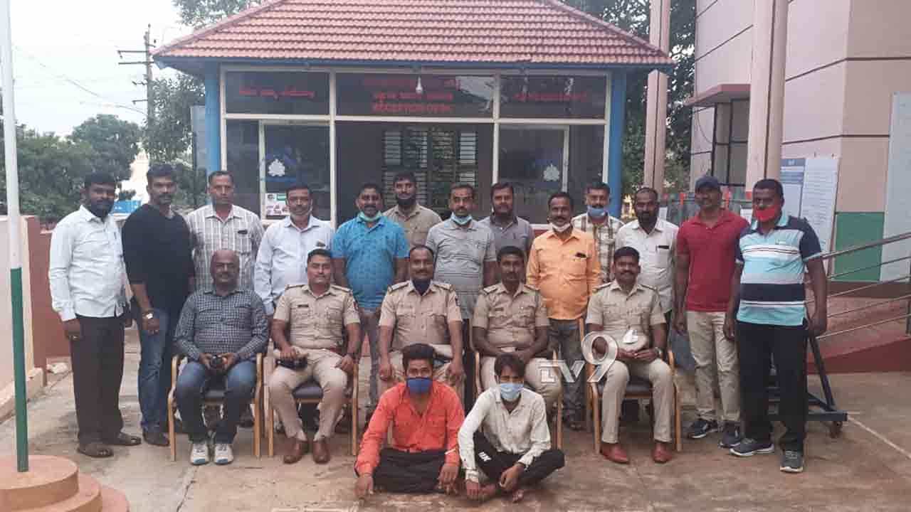 ATM ನಿಂದ ದೋಚಿದ ಹಣ.. ಬ್ಯಾಂಕ್ನಲ್ಲಿ ಡೆಪಾಸಿಟ್ -ಇದು ಕಿಲಾಡಿ ಖದೀಮರ ಇಂಟರೆಸ್ಟಿಂಗ್ ಕಹಾನಿ ATM ನಿಂದ ದೋಚಿದ ಹಣ.. ಬ್ಯಾಂಕ್ನಲ್ಲಿ ಡೆಪಾಸಿಟ್ -ಇದು ಕಿಲಾಡಿ ಖದೀಮರ ಇಂಟರೆಸ್ಟಿಂಗ್ ಕಹಾನಿ