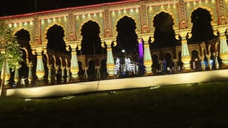 ದಸರಾ ಪ್ರವಾಸಿಗರಿಗಾಗಿ ಅರಮನೆಯನ್ನೇ ಬಿಟ್ಟುಕೊಟ್ಟಿದ್ದ ಮೈಸೂರು ಅರಸರು