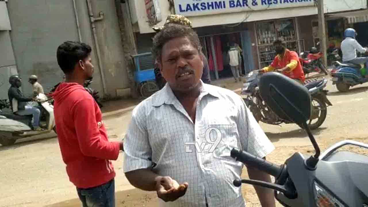 ಜೇಬಿನಲ್ಲಿ ಒಂದು ನಯಾ ಪೈಸೆ ಇಲ್ಲ, ದಂಡ ಹೇಗೆ ಕಟ್ಟೋಣ: ಮಾರ್ಷಲ್ಗಳ ವಿರುದ್ಧ ತಿರುಗಿಬಿದ್ದ ಜನ ಜೇಬಿನಲ್ಲಿ ಒಂದು ನಯಾ ಪೈಸೆ ಇಲ್ಲ, ದಂಡ ಹೇಗೆ ಕಟ್ಟೋಣ: ಮಾರ್ಷಲ್ಗಳ ವಿರುದ್ಧ ತಿರುಗಿಬಿದ್ದ ಜನ