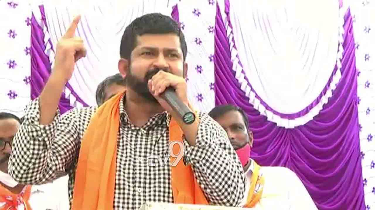 ಪ್ರತಾಪ್ ಸಿಂಹ ಒಬ್ಬ ಪೇಟೆ ರೌಡಿ- ಸುಮಲತಾ ಹೇಳಿಕೆಗೆ ಸಂಸದ ಪ್ರತಾಪ್ ಖಾರವಾದ ಪ್ರತಿಕ್ರಿಯೆ ಪ್ರತಾಪ್ ಸಿಂಹ ಒಬ್ಬ ಪೇಟೆ ರೌಡಿ- ಸುಮಲತಾ ಹೇಳಿಕೆಗೆ ಸಂಸದ ಪ್ರತಾಪ್ ಖಾರವಾದ ಪ್ರತಿಕ್ರಿಯೆ