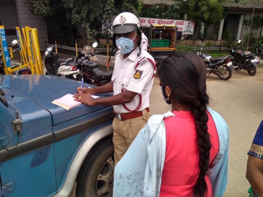 ಬೆಂಗಳೂರಿನಲ್ಲಿ ಲಾಕ್​ಡೌನ್ ಉಲ್ಲಂಘಿಸಿ ಓಡಾಟ; 26 ಸಾವಿರ ವಾಹನ ಜಪ್ತಿ, 17 ಕೋಟಿ ರೂಪಾಯಿ ದಂಡ