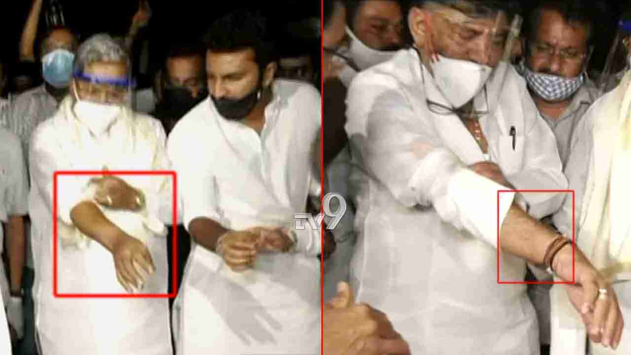 ​ಪಂಜಿನ ಮೆರವಣಿಗೆ ವೇಳೆ ಸಿದ್ದರಾಮಯ್ಯ, ಡಿಕೆಶಿ​ ಮೇಲೆ ಬಿದ್ದ ಕಾದ ಎಣ್ಣೆ
