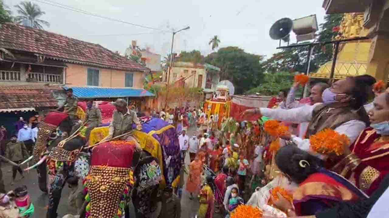 ಶಿವಮೊಗ್ಗದಲ್ಲಿ ವಿಜಯದಶಮಿಯ ಸಂಭ್ರಮ: ದಸರಾ ಮೆರವಣಿಗೆಗೆ ಸಚಿವರಿಂದ ಅದ್ದೂರಿ ಚಾಲನೆ