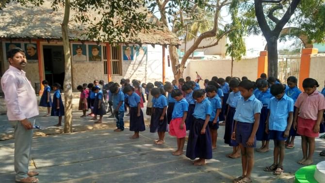 ಗಡಿ ಕನ್ನಡ ಶಾಲೆಗಳು ಈಗ ತೆಲುಗು ಶಾಲೆಗಳಾಗಿ ಪರಿವರ್ತನೆ: ನಮ್ಮ ಸರ್ಕಾರ ಕಣ್ಮುಚ್ಚಿ ಕುಳಿತಿದೆ! ಗಡಿ ಕನ್ನಡ ಶಾಲೆಗಳು ಈಗ ತೆಲುಗು ಶಾಲೆಗಳಾಗಿ ಪರಿವರ್ತನೆ: ನಮ್ಮ ಸರ್ಕಾರ ಕಣ್ಮುಚ್ಚಿ ಕುಳಿತಿದೆ!