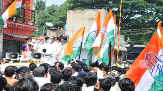 ಮಳೆ: ವಿದ್ಯಾರ್ಥಿಗಳ ನೋವಿಗೆ ಸ್ಪಂದಿಸಿದ CM BSY, ಹೊಸ ಪುಸ್ತಕ ಜೊತೆಗೆ ಆರ್ಥಿಕ ನೆರವು