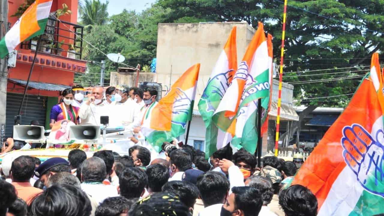 ‘ಬೆನ್ನಿಗೆ ಚೂರಿ ಹಾಕಿದವರಿಗೆ ಪಾಠ ಕಲಿಸಿ,  ಶುದ್ಧ ಹಸ್ತದ ಸುಸಂಸ್ಕೃತ ಹೆಣ್ಣು ಮಗಳನ್ನ ಗೆಲ್ಸಿ’