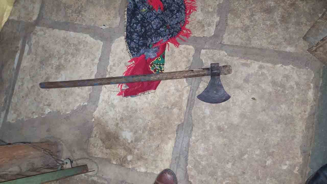 ಮದ್ಯ ಸೇವಿಸಲು ಹಣ ನೀಡದ್ದಕ್ಕೆ ಪತ್ನಿಯನ್ನು ಕೊಡಲಿಯಿಂದ ಕೊಚ್ಚಿ ಕೊಚ್ಚಿ ಕೊಲೆಗೈದ ಪಾಪಿ ಪತಿ ಮದ್ಯ ಸೇವಿಸಲು ಹಣ ನೀಡದ್ದಕ್ಕೆ ಪತ್ನಿಯನ್ನು ಕೊಡಲಿಯಿಂದ ಕೊಚ್ಚಿ ಕೊಚ್ಚಿ ಕೊಲೆಗೈದ ಪಾಪಿ ಪತಿ