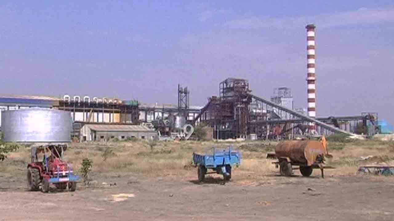 ಸಕ್ಕರೆ ಕಾರ್ಖಾನೆಯಲ್ಲಿ ಆಯತಪ್ಪಿ ಬಿದ್ದು ಕಾರ್ಮಿಕ ಸಾವು ಸಕ್ಕರೆ ಕಾರ್ಖಾನೆಯಲ್ಲಿ ಆಯತಪ್ಪಿ ಬಿದ್ದು ಕಾರ್ಮಿಕ ಸಾವು