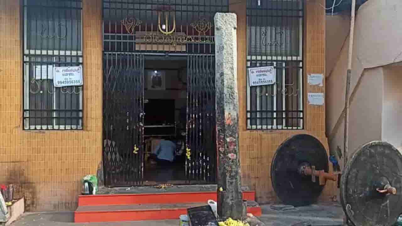 ಆಯುಧ ಪೂಜೆ ದಿನವೇ ಹನುಮನ ದೇವಸ್ಥಾನದಲ್ಲಿ ಕಳ್ಳತನ.. ಯಾವೂರಲ್ಲಿ?