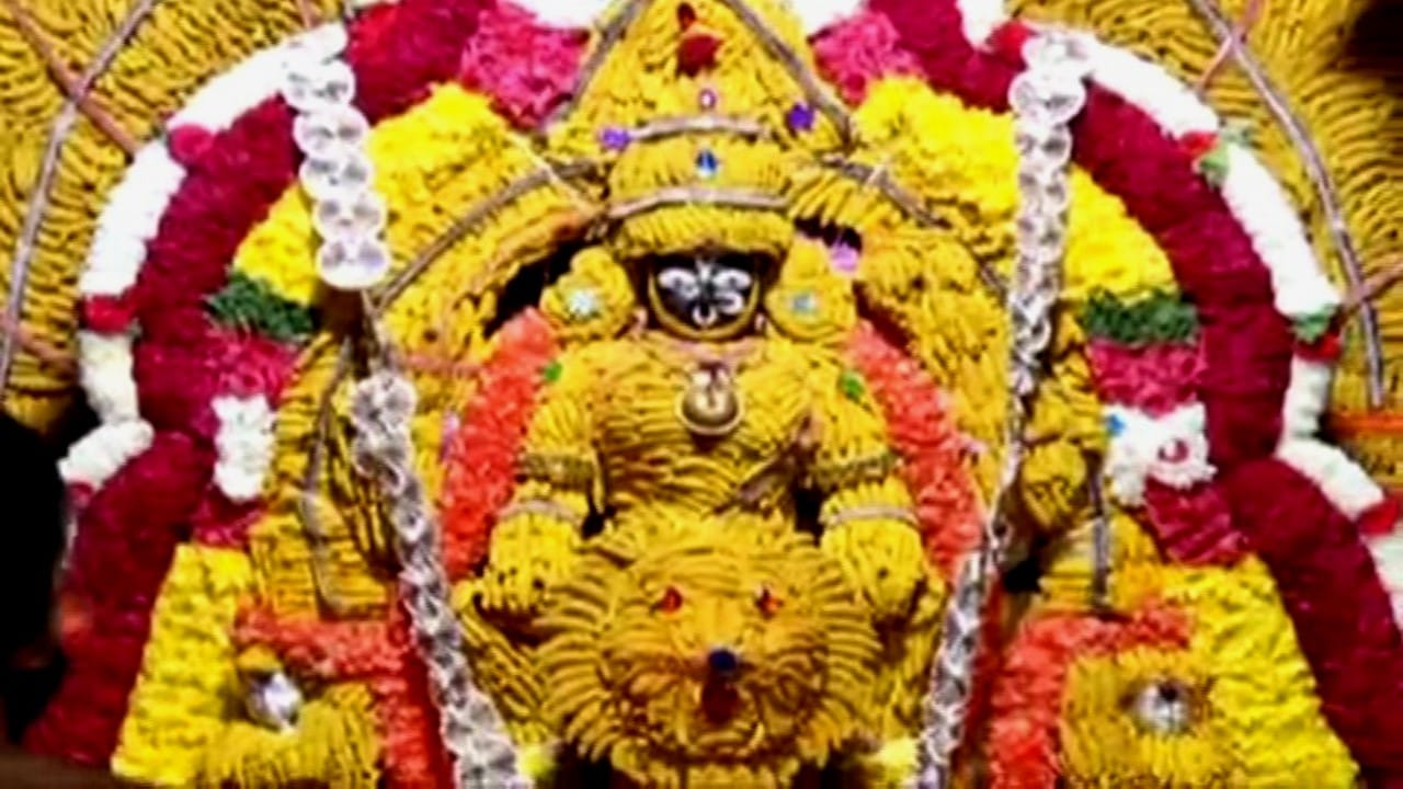 ನಾಡಿನಾದ್ಯಂತ ನವರಾತ್ರಿ: ತಾಯಿ ಬನಶಂಕರಿಗೆ ಅರಿಶಿನ ಕೊಂಬಿನ ಅಲಂಕಾರ ನಾಡಿನಾದ್ಯಂತ ನವರಾತ್ರಿ: ತಾಯಿ ಬನಶಂಕರಿಗೆ ಅರಿಶಿನ ಕೊಂಬಿನ ಅಲಂಕಾರ