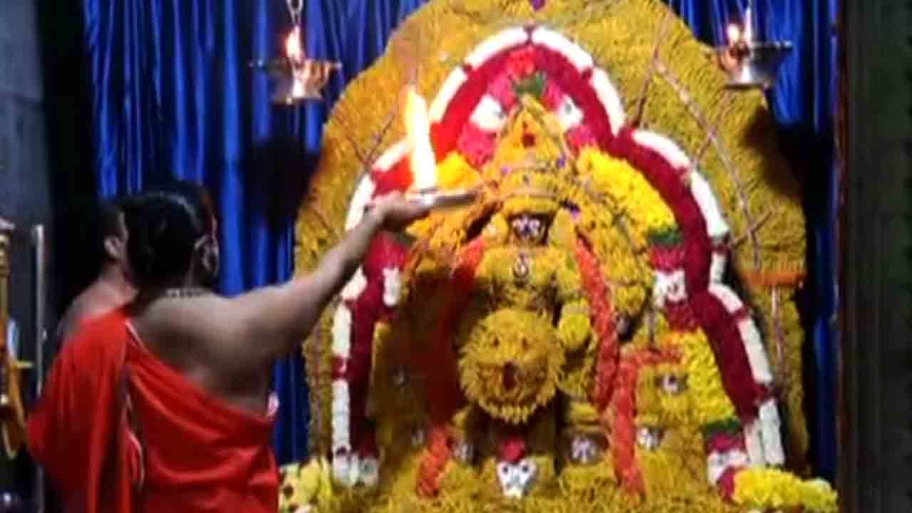 ಮುಜರಾಯಿ ವ್ಯಾಪ್ತಿಯ ದೇವಸ್ಥಾನಗಳಲ್ಲಿ.. ಜಾತ್ರೆ, ರಥೋತ್ಸವ ಸೇರಿ ಧಾರ್ಮಿಕ ಆಚರಣೆಗಳಿಗೆ ಇಲಾಖೆ ಅಸ್ತು ಮುಜರಾಯಿ ವ್ಯಾಪ್ತಿಯ ದೇವಸ್ಥಾನಗಳಲ್ಲಿ.. ಜಾತ್ರೆ, ರಥೋತ್ಸವ ಸೇರಿ ಧಾರ್ಮಿಕ ಆಚರಣೆಗಳಿಗೆ ಇಲಾಖೆ ಅಸ್ತು