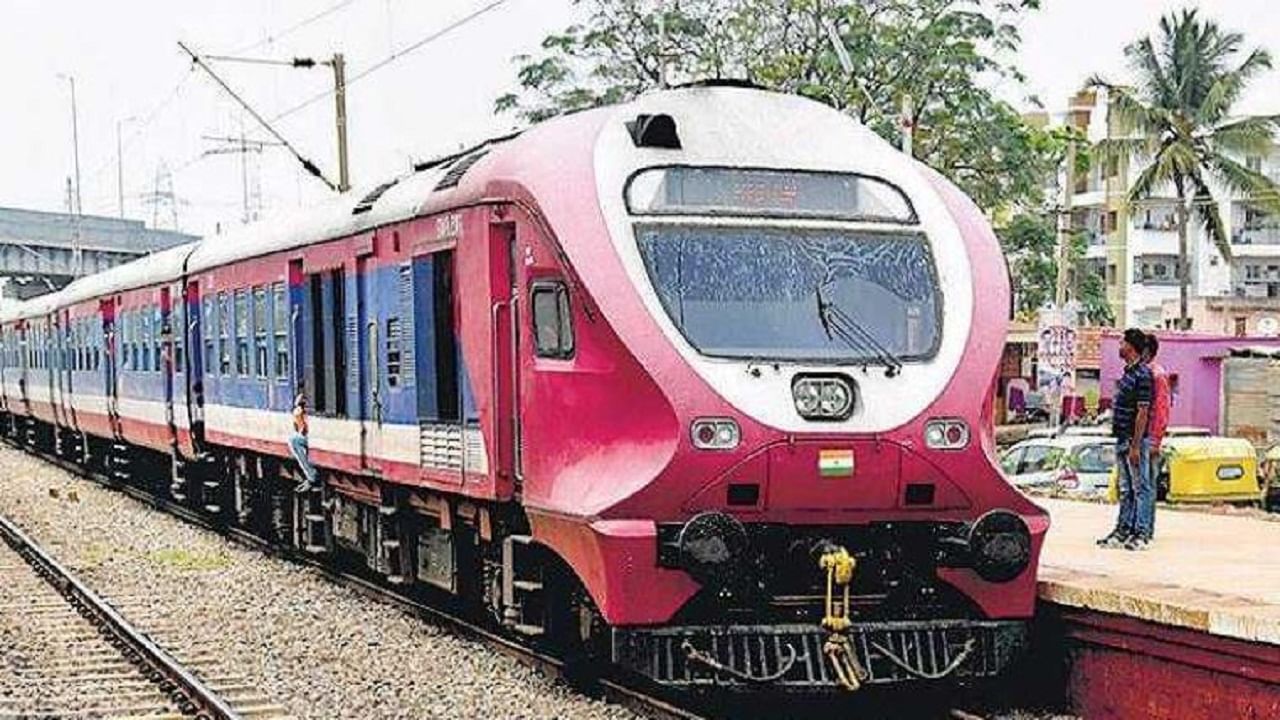 ರಾಜಧಾನಿಯ ಜನರಿಗೆ ಟ್ರಾಫಿಕ್ ಸಮಸ್ಯೆಯಿಂದ ಮುಕ್ತಿ ಕೊಡಿಸಲು ಬರ್ತಿದೆ ಸಬ್ ಅರ್ಬನ್ ರೈಲು.. ರಾಜಧಾನಿಯ ಜನರಿಗೆ ಟ್ರಾಫಿಕ್ ಸಮಸ್ಯೆಯಿಂದ ಮುಕ್ತಿ ಕೊಡಿಸಲು ಬರ್ತಿದೆ ಸಬ್ ಅರ್ಬನ್ ರೈಲು..