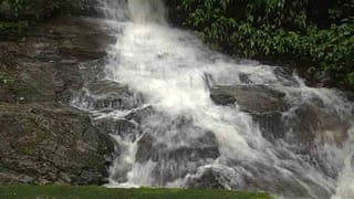 ಮಳೆ: ವಿದ್ಯಾರ್ಥಿಗಳ ನೋವಿಗೆ ಸ್ಪಂದಿಸಿದ CM BSY, ಹೊಸ ಪುಸ್ತಕ ಜೊತೆಗೆ ಆರ್ಥಿಕ ನೆರವು