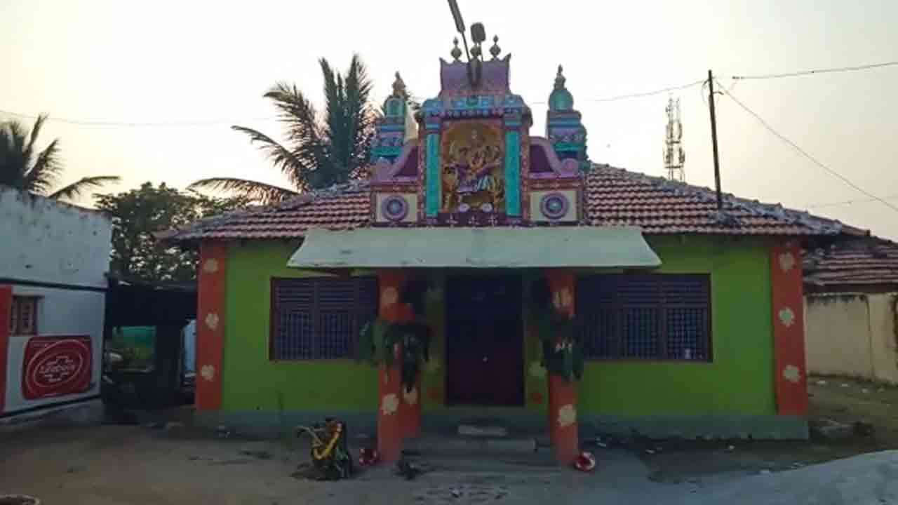 ಪ್ರಸಾದ ಸೇವಿಸಿದ ಭಕ್ತರು ಅಸ್ವಸ್ತ, ಆರೋಗ್ಯಾಧಿಕಾರಿಗಳ ಮುನ್ನೆಚ್ಚರಿಕೆಯಿಂದ ತಪ್ಪಿದ ದುರಂತ ಪ್ರಸಾದ ಸೇವಿಸಿದ ಭಕ್ತರು ಅಸ್ವಸ್ತ, ಆರೋಗ್ಯಾಧಿಕಾರಿಗಳ ಮುನ್ನೆಚ್ಚರಿಕೆಯಿಂದ ತಪ್ಪಿದ ದುರಂತ