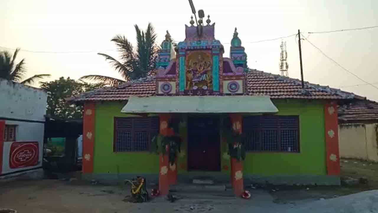 ಪ್ರಸಾದ ಸೇವಿಸಿದ ಭಕ್ತರು ಅಸ್ವಸ್ತ, ಆರೋಗ್ಯಾಧಿಕಾರಿಗಳ ಮುನ್ನೆಚ್ಚರಿಕೆಯಿಂದ ತಪ್ಪಿದ ದುರಂತ ಪ್ರಸಾದ ಸೇವಿಸಿದ ಭಕ್ತರು ಅಸ್ವಸ್ತ, ಆರೋಗ್ಯಾಧಿಕಾರಿಗಳ ಮುನ್ನೆಚ್ಚರಿಕೆಯಿಂದ ತಪ್ಪಿದ ದುರಂತ