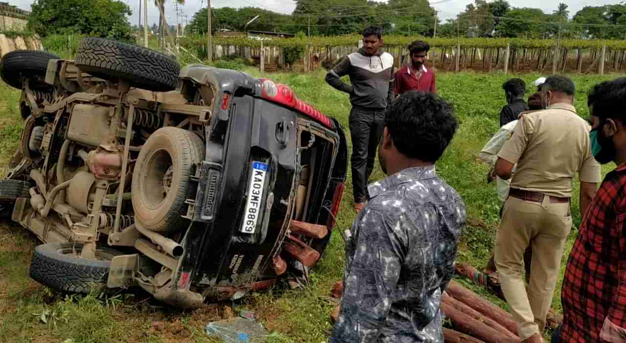 ಸಿನಿಮೀಯ ರೀತಿಯಲ್ಲಿ ಪೊಲೀಸ್ ಜೀಪ್ ಗುದ್ದಿ, ರಕ್ತಚಂದನ ಮರಗಳ್ಳರನ್ನ ಸೆರೆ ಹಿಡಿದ ಖಾಕಿ ಪಡೆ