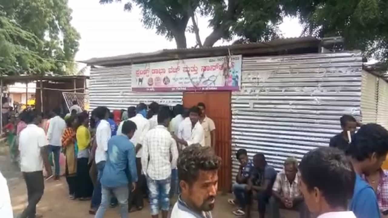 ಫ್ರೆಂಡ್ಸ್ ಡಾಬಾದ ಮಾಲೀಕನ ಶವ ನೇಣು ಬಿಗಿದ ಸ್ಥಿತಿಯಲ್ಲಿ ಪತ್ತೆ! ಫ್ರೆಂಡ್ಸ್ ಡಾಬಾದ ಮಾಲೀಕನ ಶವ ನೇಣು ಬಿಗಿದ ಸ್ಥಿತಿಯಲ್ಲಿ ಪತ್ತೆ!