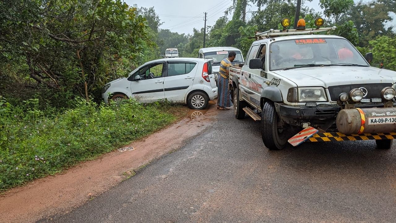 ಅಕ್ರಮ ಜಾನುವಾರು ಸಾಗಾಟ: ವಾಹನವನ್ನು ಬೆನ್ನಟ್ಟಿ ರಾಸುಗಳನ್ನು ರಕ್ಷಿಸಿದ ಖಾಕಿ ಪಡೆ