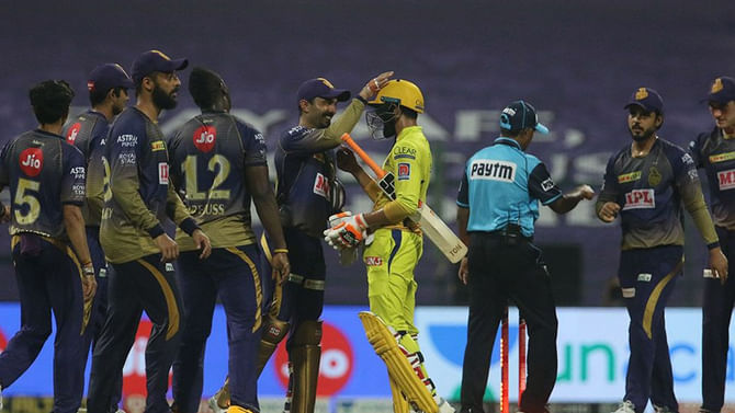 IPL 2020: KKR vs CSK ಗೆಲುವಿನ ಸನಿಹದಲ್ಲಿ ಎಡವಿದ ಚೆನ್ನೈ, ಕೊಲ್ಕತ್ತಾಗೆ 10 ರನ್ಗಳ ಜಯ IPL 2020: KKR vs CSK ಗೆಲುವಿನ ಸನಿಹದಲ್ಲಿ ಎಡವಿದ ಚೆನ್ನೈ, ಕೊಲ್ಕತ್ತಾಗೆ 10 ರನ್ಗಳ ಜಯ