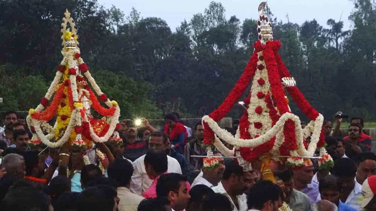 ಸರಳ ಮಡಿಕೇರಿ ದಸರಾ: ಪ್ರವಾಸಿ ತಾಣಗಳಿಗೆ ಇಂದು ಪ್ರವೇಶ ನಿರ್ಬಂಧ ಸರಳ ಮಡಿಕೇರಿ ದಸರಾ: ಪ್ರವಾಸಿ ತಾಣಗಳಿಗೆ ಇಂದು ಪ್ರವೇಶ ನಿರ್ಬಂಧ