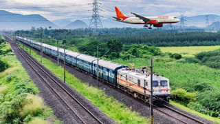 ಮುಳುಗಿದೂರಲ್ಲಿ ಜನರಿಗೆ ಮೇಲ್ಛಾವಣಿಯೇ ಆಸರೆ..