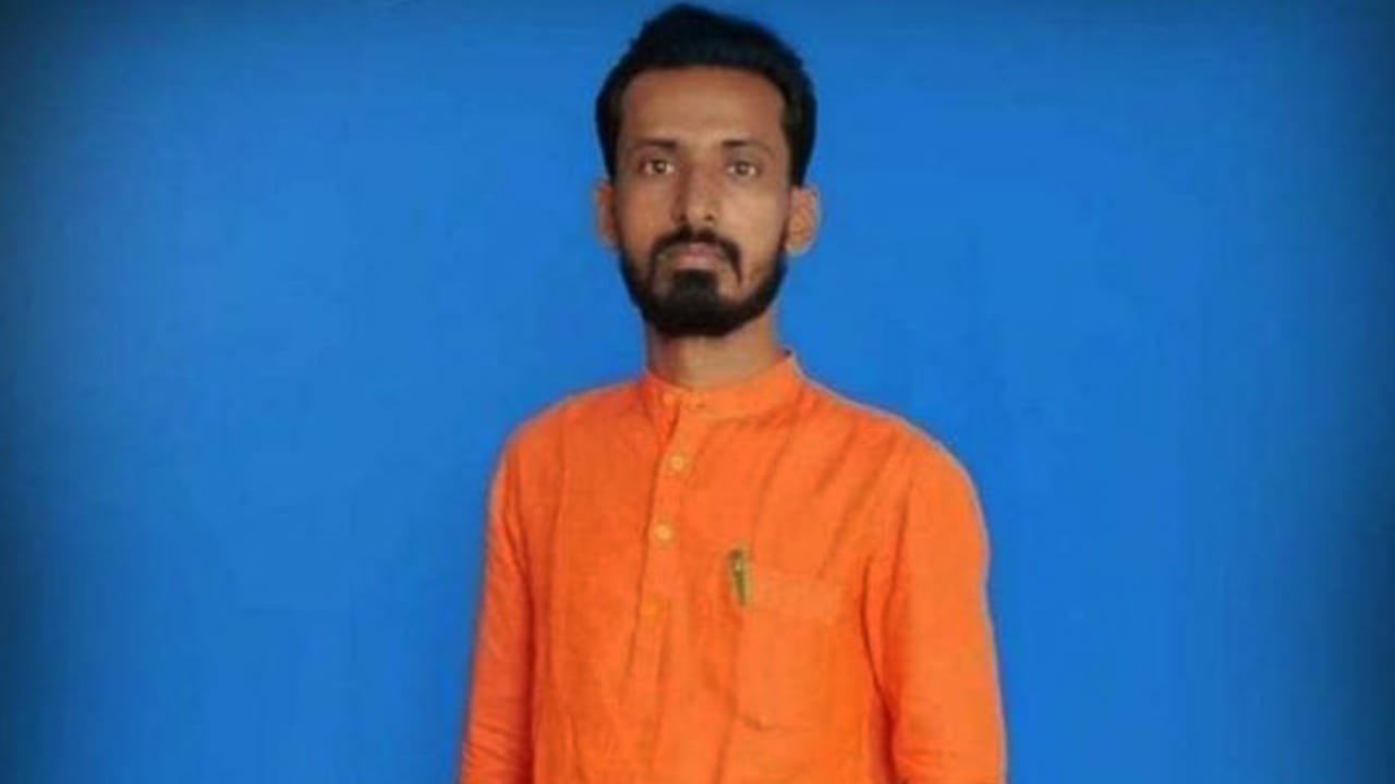 ‘ಅಧಿಕಾರಿಗಳೇನು ದನ ಕಾಯೋರಾ’ ಎಂದಿದ್ದಕ್ಕೆ ಸಹಾಯಕ ನಿರ್ದೇಶಕ ಶರಣಪ್ಪ ಅಮಾನತು ‘ಅಧಿಕಾರಿಗಳೇನು ದನ ಕಾಯೋರಾ’ ಎಂದಿದ್ದಕ್ಕೆ ಸಹಾಯಕ ನಿರ್ದೇಶಕ ಶರಣಪ್ಪ ಅಮಾನತು