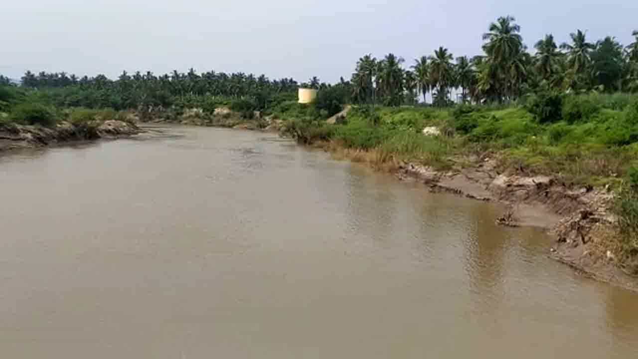 ತಂದೆಯ ಅಸ್ಥಿ ಬಿಡಲು ನದಿ ನೀರಿಗಿಳಿದ ಮಗ ನೀರುಪಾಲು