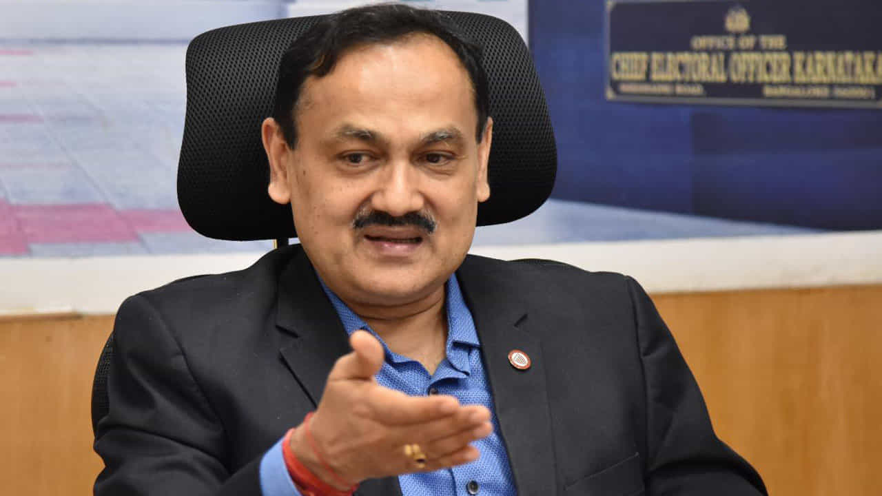 ಕರ್ನಾಟಕ ಬಗ್ಗೆ ಮಹಾಪ್ರಬಂಧ ಮಂಡಿಸಿ ಮೈಸೂರು ವಿವಿ ಡಾಕ್ಟರೇಟ್ ಪಡೆದ ಮುಖ್ಯ ಚುನಾವಣಾಧಿಕಾರಿ ಕರ್ನಾಟಕ ಬಗ್ಗೆ ಮಹಾಪ್ರಬಂಧ ಮಂಡಿಸಿ ಮೈಸೂರು ವಿವಿ ಡಾಕ್ಟರೇಟ್ ಪಡೆದ ಮುಖ್ಯ ಚುನಾವಣಾಧಿಕಾರಿ