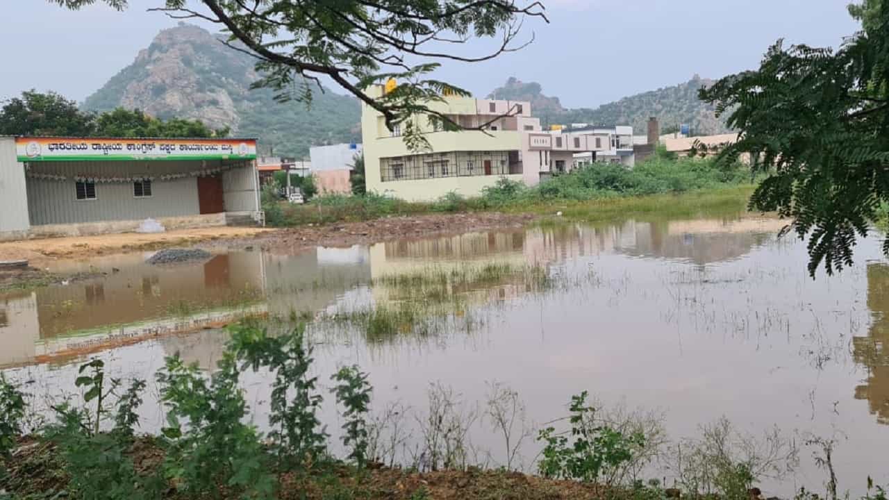 ಮಸ್ಕಿಯಲ್ಲಿ ಮಳೆಯೋ ಮಳೆ.. ತಹಶೀಲ್ದಾರ್​ ಕಚೇರಿಯೇ ಜಲಾವೃತ!