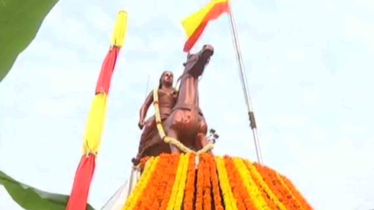 ಕೊರೊನಾ ಸಂಕಷ್ಟದ ನಡುವೆಯೂ.. ಕುಂದಾನಗರಿಯಲ್ಲಿ ಅದ್ದೂರಿ ಕನ್ನಡ ರಾಜ್ಯೋತ್ಸವ ಕೊರೊನಾ ಸಂಕಷ್ಟದ ನಡುವೆಯೂ.. ಕುಂದಾನಗರಿಯಲ್ಲಿ ಅದ್ದೂರಿ ಕನ್ನಡ ರಾಜ್ಯೋತ್ಸವ