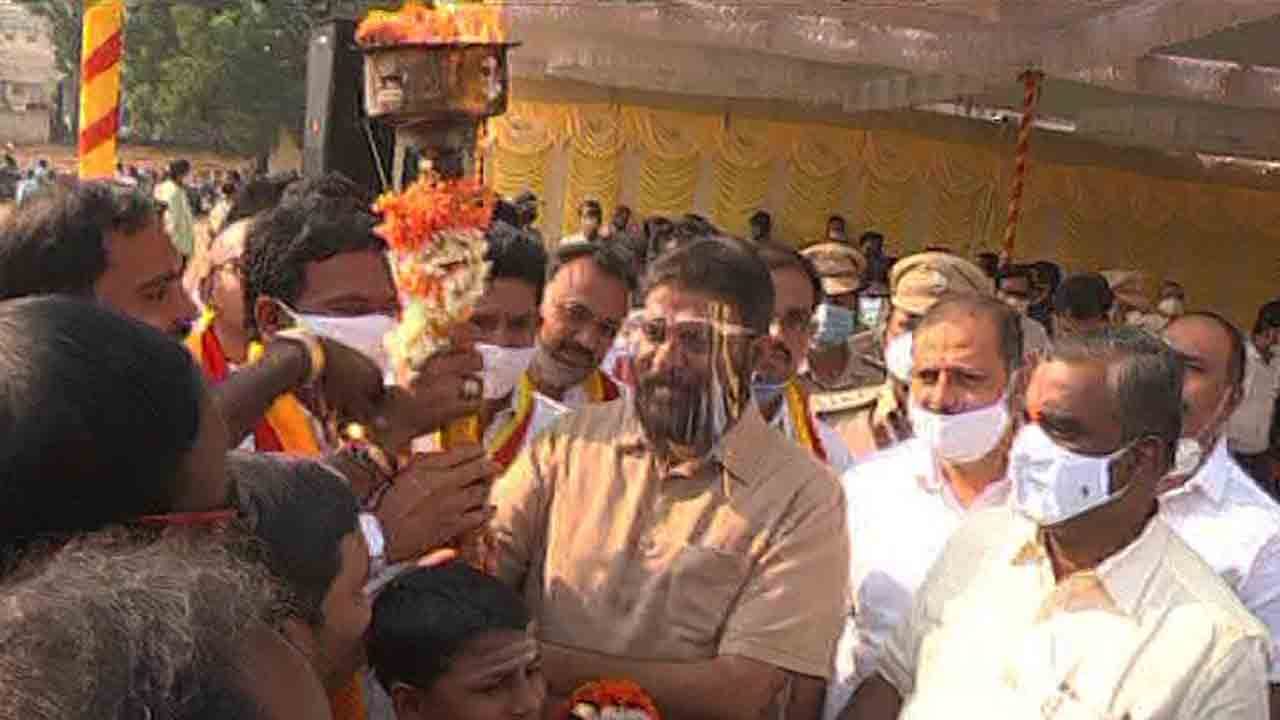 ಗಣಿನಾಡಿನಲ್ಲಿ ಮೊಳಗಿದ ಕನ್ನಡದ ಕಹಳೆ: ಜಿಲ್ಲೆಯಲ್ಲಿ 65ನೇ ಕನ್ನಡ ರಾಜ್ಯೋತ್ಸವದ ಸಂಭ್ರಮ ಗಣಿನಾಡಿನಲ್ಲಿ ಮೊಳಗಿದ ಕನ್ನಡದ ಕಹಳೆ: ಜಿಲ್ಲೆಯಲ್ಲಿ 65ನೇ ಕನ್ನಡ ರಾಜ್ಯೋತ್ಸವದ ಸಂಭ್ರಮ