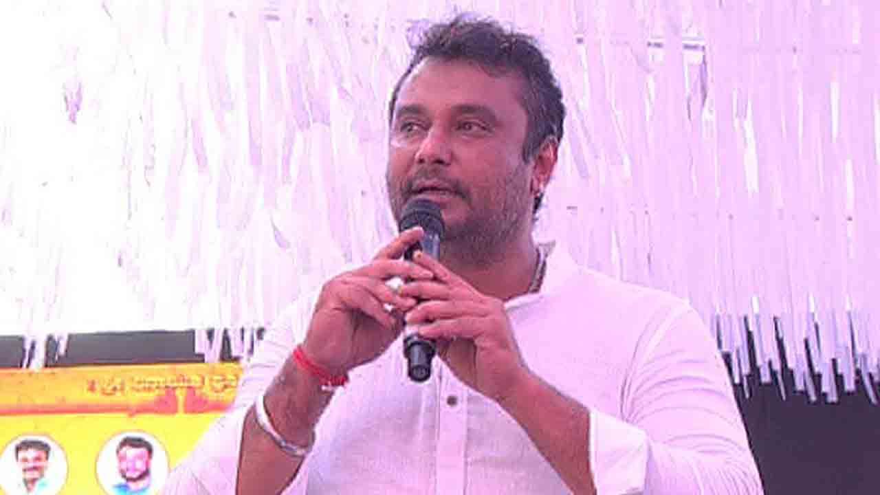 ಕನ್ನಡ ಚಿತ್ರರಂಗ ಅಂದ್ರೆ ಆ ನಾಲ್ವರು -ಚಂದನವನದ ಆಧಾರ ಸ್ತಂಭಗಳನ್ನು ನೆನೆದ ದರ್ಶನ್ ಕನ್ನಡ ಚಿತ್ರರಂಗ ಅಂದ್ರೆ ಆ ನಾಲ್ವರು -ಚಂದನವನದ ಆಧಾರ ಸ್ತಂಭಗಳನ್ನು ನೆನೆದ ದರ್ಶನ್