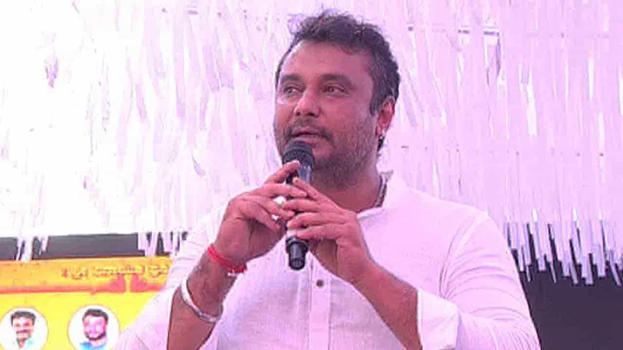 ಕನ್ನಡ ಚಿತ್ರರಂಗ ಅಂದ್ರೆ ಆ ನಾಲ್ವರು -ಚಂದನವನದ ಆಧಾರ ಸ್ತಂಭಗಳನ್ನು ನೆನೆದ ದರ್ಶನ್ ಕನ್ನಡ ಚಿತ್ರರಂಗ ಅಂದ್ರೆ ಆ ನಾಲ್ವರು -ಚಂದನವನದ ಆಧಾರ ಸ್ತಂಭಗಳನ್ನು ನೆನೆದ ದರ್ಶನ್