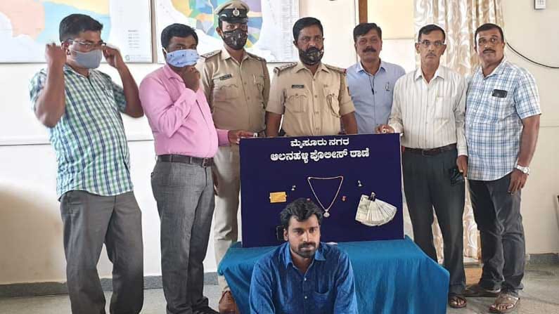 ಫೇಸ್ಬುಕ್ನಲ್ಲಿ ಸ್ನೇಹ ಬೆಳೆಸಿ ಮಹಿಳೆಯನ್ನು ವಂಚಿಸಿದ್ದವ ಅರೆಸ್ಟ್ ಫೇಸ್ಬುಕ್ನಲ್ಲಿ ಸ್ನೇಹ ಬೆಳೆಸಿ ಮಹಿಳೆಯನ್ನು ವಂಚಿಸಿದ್ದವ ಅರೆಸ್ಟ್