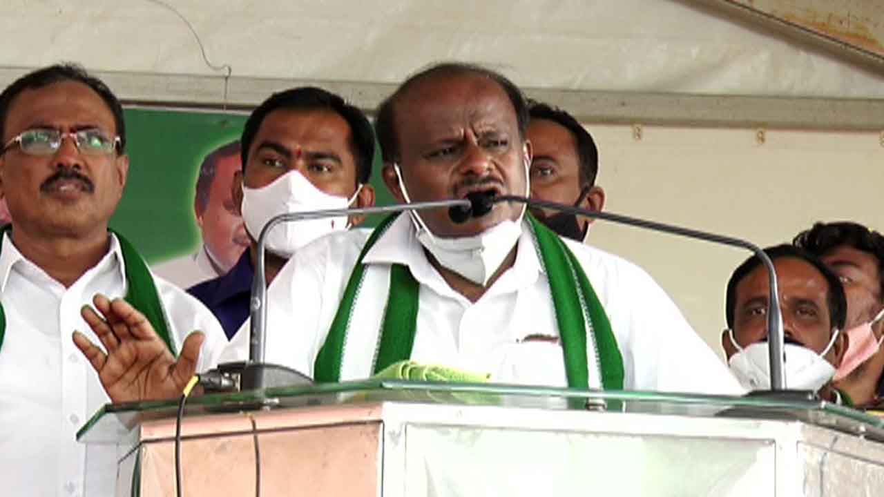 ‘ಅವರನ್ನ ಮಂತ್ರಿ ಮಾಡಿಬಿಟ್ರೆ ಹೆದರಿಕೊಳ್ಳೋನಲ್ಲ ನಾನು.. ಚನ್ನಪಟ್ಟಣಕ್ಕೆ ನಾನೇ ಮಂತ್ರಿ - ನಾನೇ ಸರ್ಕಾರ’ ‘ಅವರನ್ನ ಮಂತ್ರಿ ಮಾಡಿಬಿಟ್ರೆ ಹೆದರಿಕೊಳ್ಳೋನಲ್ಲ ನಾನು.. ಚನ್ನಪಟ್ಟಣಕ್ಕೆ ನಾನೇ ಮಂತ್ರಿ - ನಾನೇ ಸರ್ಕಾರ’