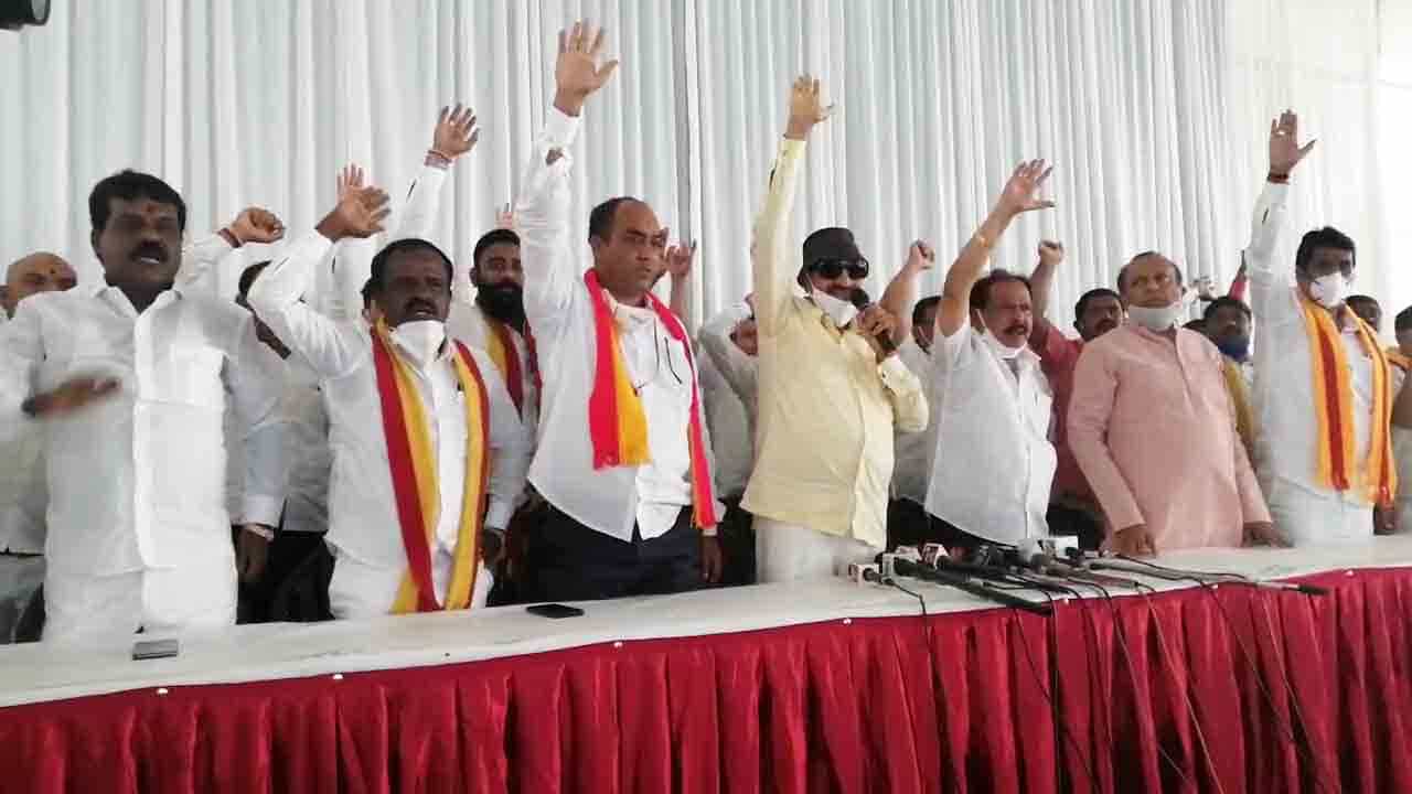 ವಾಟಾಳ್ ನೇತೃತ್ವದಲ್ಲಿ ಒಕ್ಕೊರಲ ನಿರ್ಧಾರ.. ಡಿಸೆಂಬರ್ 5ಕ್ಕೆ ಕರ್ನಾಟಕ ಬಂದ್ ವಾಟಾಳ್ ನೇತೃತ್ವದಲ್ಲಿ ಒಕ್ಕೊರಲ ನಿರ್ಧಾರ.. ಡಿಸೆಂಬರ್ 5ಕ್ಕೆ ಕರ್ನಾಟಕ ಬಂದ್