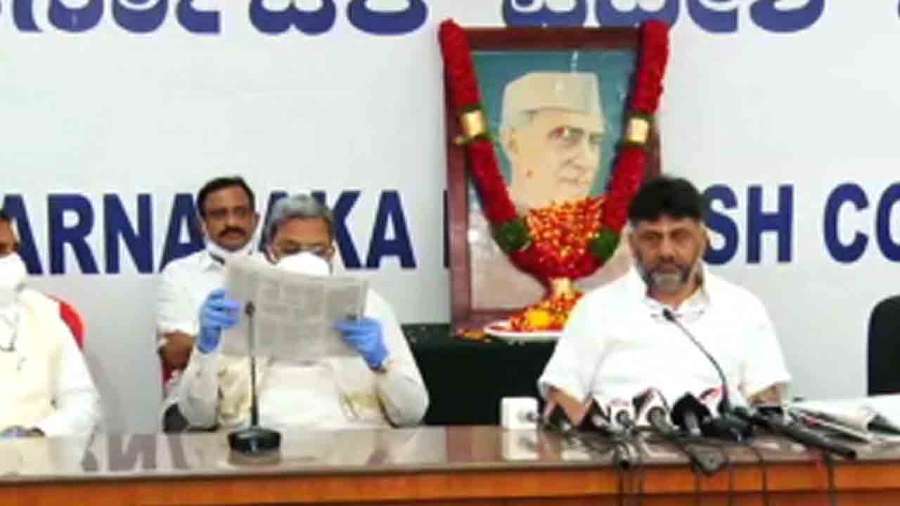 KPCC ಯಲ್ಲಿ ನೆಹರು ಭಾವಚಿತ್ರಕ್ಕೆ ಪುಷ್ಪನಮನ, ಮೋದಿ ವಿರುದ್ಧ ಖರ್ಗೆ ವಾಗ್ದಾಳಿ KPCC ಯಲ್ಲಿ ನೆಹರು ಭಾವಚಿತ್ರಕ್ಕೆ ಪುಷ್ಪನಮನ, ಮೋದಿ ವಿರುದ್ಧ ಖರ್ಗೆ ವಾಗ್ದಾಳಿ