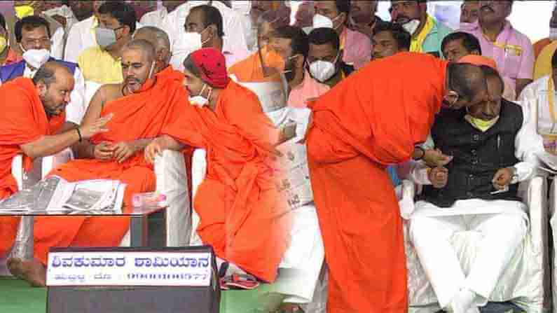 ಸರ್ಕಾರ ಕುರುಬರ ಋಣ ತೀರಿಸಲಿ ಎಂದ ಸಿದ್ದರಾಮಾನಂದಪುರಿ ಸ್ವಾಮೀಜಿ; ವೇದಿಕೆ ಮೇಲೆ ಗರಂ ಆದ್ರು ಕೆ.ಎಸ್.ಈಶ್ವರಪ್ಪ