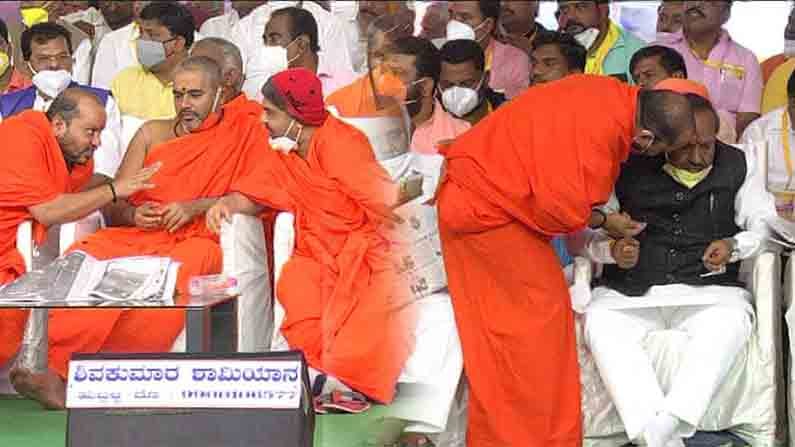 ಸರ್ಕಾರ ಕುರುಬರ ಋಣ ತೀರಿಸಲಿ ಎಂದ ಸಿದ್ದರಾಮಾನಂದಪುರಿ ಸ್ವಾಮೀಜಿ; ವೇದಿಕೆ ಮೇಲೆ ಗರಂ ಆದ್ರು ಕೆ.ಎಸ್.ಈಶ್ವರಪ್ಪ ಸರ್ಕಾರ ಕುರುಬರ ಋಣ ತೀರಿಸಲಿ ಎಂದ ಸಿದ್ದರಾಮಾನಂದಪುರಿ ಸ್ವಾಮೀಜಿ; ವೇದಿಕೆ ಮೇಲೆ ಗರಂ ಆದ್ರು ಕೆ.ಎಸ್.ಈಶ್ವರಪ್ಪ