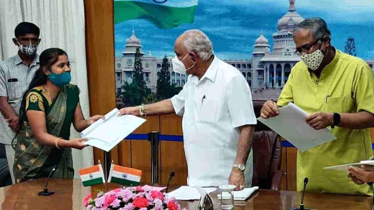 ಉಪನ್ಯಾಸಕರ ಬೇಡಿಕೆಗೆ ಸ್ಪಂದಿಸಿದ ಸರ್ಕಾರ: ಸಿಎಂ BSYರಿಂದ ನೇಮಕಾತಿ ಆದೇಶ ಪತ್ರ ವಿತರಣೆ