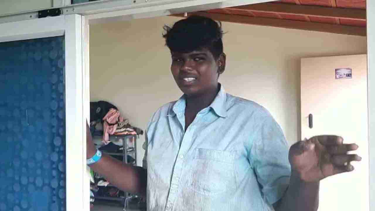 ಮನೆ ಬಳಿ ನಿಂತಿದ್ದವನಿಗೆ ಲಾಂಗ್ ತೋರಿಸಿ.. ಖಾಲಿ ಪರ್ಸ್ ದರೋಡೆ ಮಾಡಿದರು!