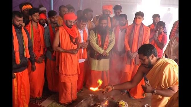 ಸಿ.ಟಿ. ರವಿ ವಿರುದ್ಧ ಹರಿಹಾಯ್ದ ಕಾಳಿಮಠದ ಋಷಿಕುಮಾರ ಸ್ವಾಮೀಜಿ ಸಿ.ಟಿ. ರವಿ ವಿರುದ್ಧ ಹರಿಹಾಯ್ದ ಕಾಳಿಮಠದ ಋಷಿಕುಮಾರ ಸ್ವಾಮೀಜಿ