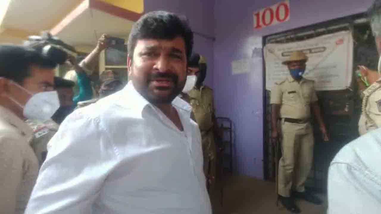 ವಿನಯ್ ಕುಲಕರ್ಣಿಗೆ NO ರಿಲೀಫ್: ಜಾಮೀನು ನಿರಾಕರಣೆ ವಿನಯ್ ಕುಲಕರ್ಣಿಗೆ NO ರಿಲೀಫ್: ಜಾಮೀನು ನಿರಾಕರಣೆ