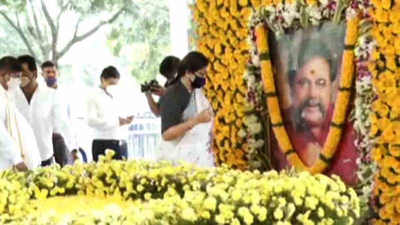 ಇಂದು ಅಂಬಿ 2ನೇ ವರ್ಷದ ಪುಣ್ಯತಿಥಿ: ಸಮಾಧಿ ಬಳಿ ತೆರಳಿ ಪತ್ನಿ ಸುಮಲತಾ ಪೂಜೆ