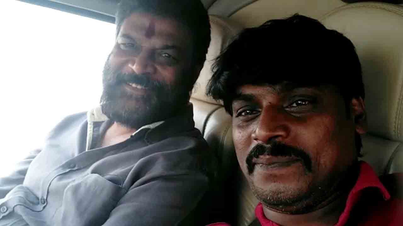 ‘ಆನಂದ’ದ ಪಯಣ.. ಹೆಲಿಕಾಪ್ಟರ್ ಹತ್ತಿಸಿ ಅಭಿಮಾನಿಗಳ ಆಸೆ ಈಡೇರಿಸಿದ ಸಚಿವ ಆನಂದ್ ಸಿಂಗ್!