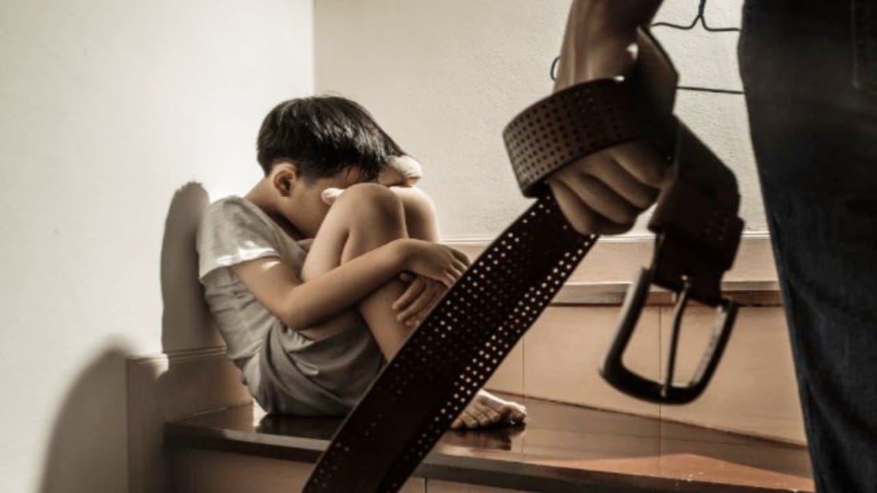 ಮಕ್ಕಳಿಗೆ ಹೊಡೆದರೆ ಇಷ್ಟೆಲ್ಲಾ ಸಮಸ್ಯೆಯಾಗುತ್ತೆ.. ಮಕ್ಕಳಿಗೆ ಹೊಡೆದರೆ ಇಷ್ಟೆಲ್ಲಾ ಸಮಸ್ಯೆಯಾಗುತ್ತೆ..